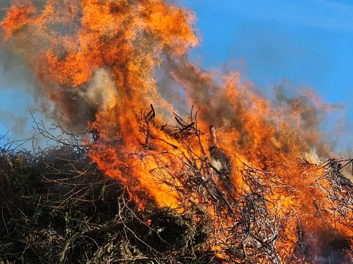 Sankt Hans tale på Skarregård... Tanker om livet på Mors... Skøn sommeraften... TAK Foto © Else Pia
