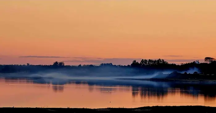 Tågen kryber langs kysten... Forstærkes i solnedgang... Limfjordens skønhed... Tak Foto © Else Pia