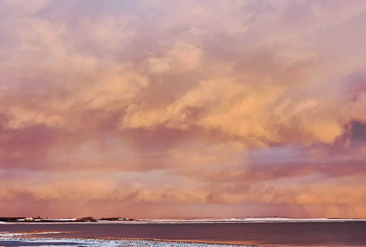 Røde skyer over Dråby Vig...  Solnedgang mod øst...  Korte øjeblikke...  Gråt igen...  TAK Foto © Else Pia