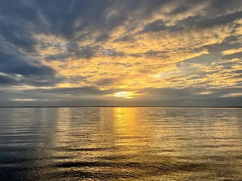 Hul I skyerne…  Lyset kommer ind…  En smuk aften på Mors …  TAK  Foto © Else Pia