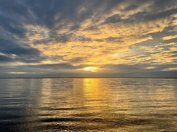 Hul I skyerne…  Lyset kommer ind…  En smuk aften på Mors …  TAK  Foto © Else Pia