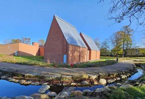 Deltager på Efterårsudstillingen arrangeret af Vesthimmerlands Kunstforening fra 25.10.26 til 30.12.26